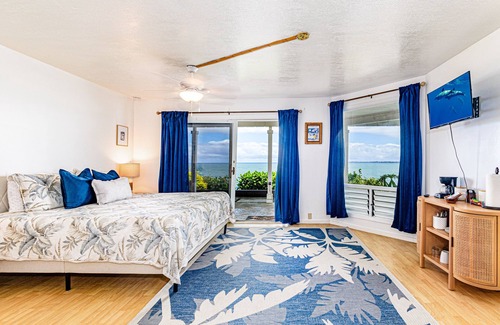 Kapoho House | Oceanfront in Hilo Hale Kai Suites - Moana Room - King Bed, Private Bathroom