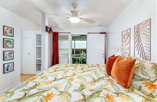 Kapoho House | Oceanfront in Hilo Hale Kai Suites- Pele Suite - King Bed, Living Room, Bath