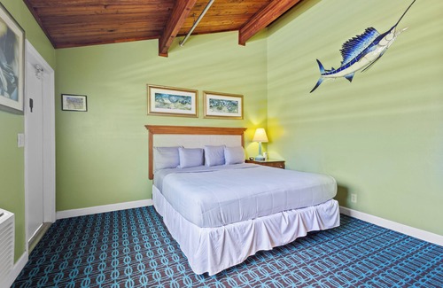 Fort Pierce Hotel | Oceanfront Inn, Inlet View, Standard Room, King Bed, #14