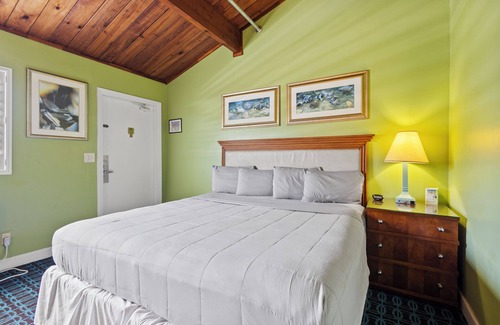Fort Pierce Hotel | Oceanfront Inn, Inlet View, Standard Room, King Bed, #14