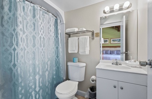 Fort Pierce Hotel | Oceanfront Inn, Inlet View, Standard Room, King Bed, #14