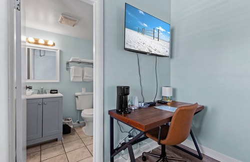 Fort Pierce Hotel | Oceanfront Inn, Standard Room, King Bed, Inlet View, #15