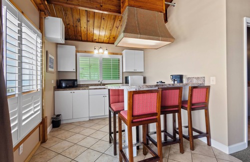 Fort Pierce Hotel | Oceanfront Inn Suite, Ocean and Inlet Views, King Bed, #12