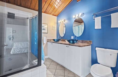 Fort Pierce Hotel | Oceanfront Inn Suite, Ocean and Inlet Views, King Bed, #12