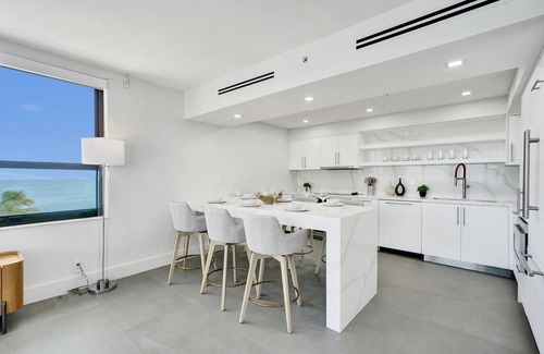 Mid Beach Apartment | Oceanfront Luxury 3BR/3BA Condo w/Resort Pools, Gym & Sauna 902