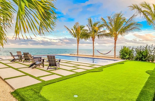 Marathon House | Oceanfront Luxury Mansion, Dock, Pool&Spa, Kayaks