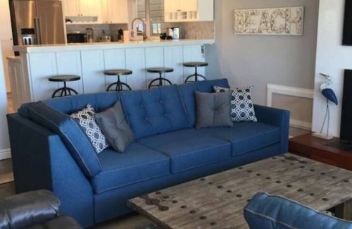 West Newport Condo | Oceanfront Luxury Upgraded 3 bdr/2 bth, a/c, fireplace & patio w/bbq,
