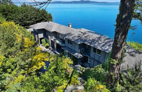 Gordon Head House | Oceanfront Oasis