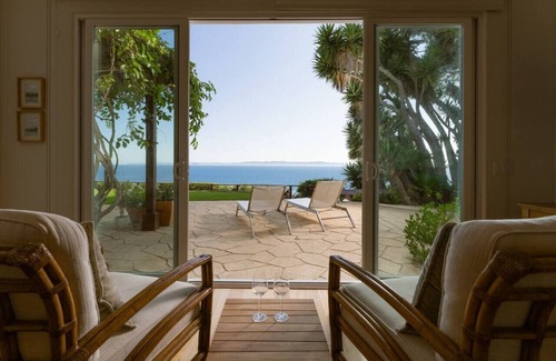 Santa Barbara County House | Oceanfront Oasis on Shoreline Drive