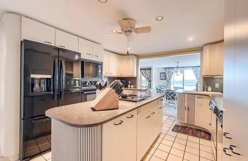 Barnstable House | Oceanfront on Sunset Lane - Clean & Spacious with Central AC!