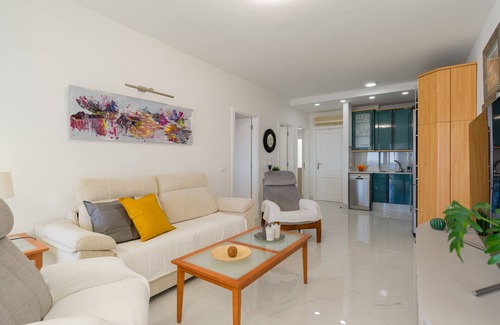 Playa de Mogan Ski Chalet | Oceanfront Paradise – Sleep by the Waves