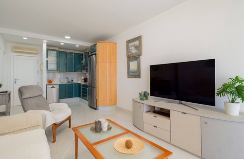 Playa de Mogan Ski Chalet | Oceanfront Paradise – Sleep by the Waves