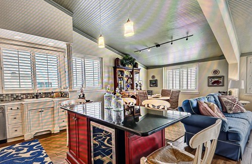 Fernandina Beach Villa | Oceanfront Penthouse Views,Elegant Natural Finishes,WiFi, 5 TV's, 4Bed, 3Bath