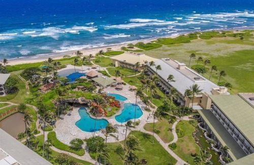 Hanamaulu Condo | Oceanfront Resort, 4 Beautiful Pools, 2 Jacuzzis, Steps to Beach, ocean views!