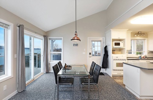 Buckley Bay House | Oceanfront Retreat in Buckley Bay