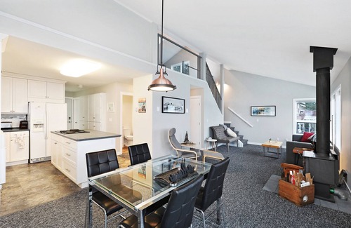 Buckley Bay House | Oceanfront Retreat in Buckley Bay