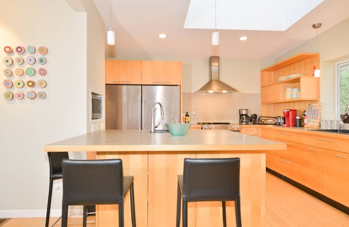 Courtenay House | Oceanfront Retreat w/Cabana, Views & EV Charger