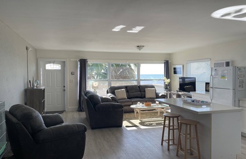 Marathon Apartment | Oceanfront Sandy Beach Vacation Rental Unit 1