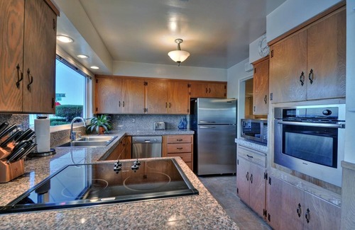 Westside Santa Cruz House | OCEANFRONT@ SANTA CRUZ BEACH *Complete Privacy* Backyard, Beach, Views, DOG OK!