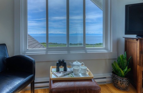 Fairfield House | Oceanfront Townhouse - close to downtown ***PET FRIENDLY***