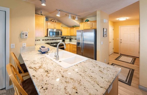 Depoe Bay Condo | Oceanfront, Whale Watching, Pool | Whalers Loft