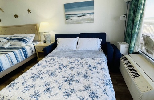 Ortona Park Resort | OceanFrontStudio: balcony kitchen beachWiFi