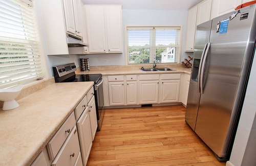 Whale Head Hill House | Oceanside, Close to the Beach, Private Pool, Hot Tub! 740, Wild Horses