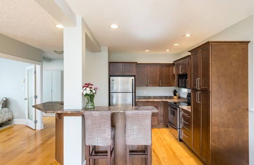 Fairfield House | Oceanside Getaway close to downtown *PET FRIENDLY*