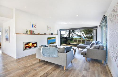 Culburra Beach House | Oceanside I Pet Friendly Absolute Beachfront