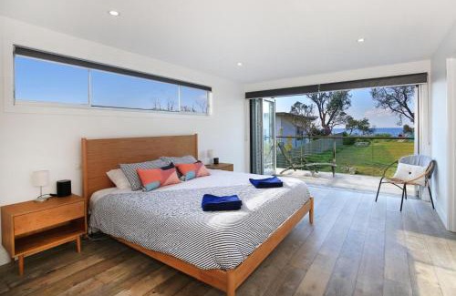 Culburra Beach House | Oceanside I Pet Friendly Absolute Beachfront