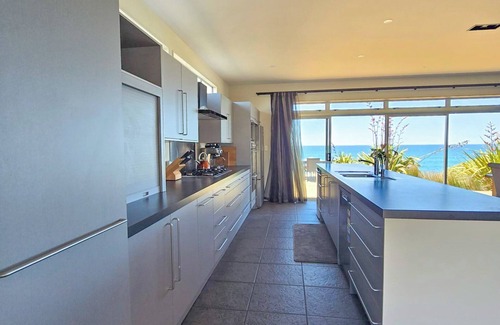 Pukehina House | Oceanside Oasis