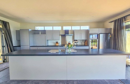 Pukehina House | Oceanside Oasis