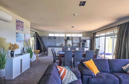 Pukehina House | Oceanside Oasis