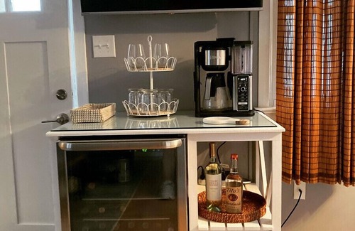 North Beach Haven House | Oceanside, Oversized Cape-Rent Sunday to Sunday in beautiful Brant Beach