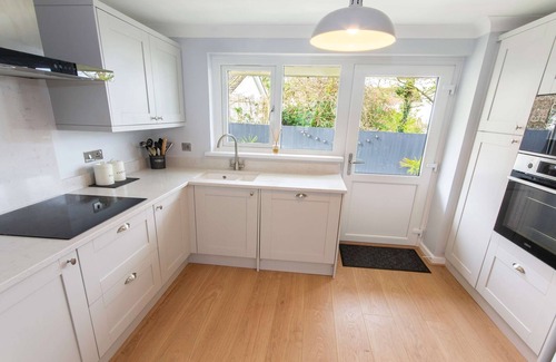 Croyde Cottage | Oceanside | Sleeps 6 |Walk to Beach & Stylish