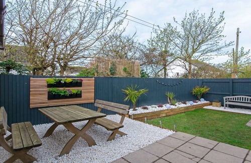 Croyde Cottage | Oceanside | Sleeps 6 |Walk to Beach & Stylish