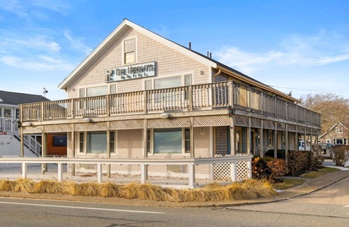 Falmouth Heights Apartment | Oceanview 2 Double Bed Unit with Shared Deck