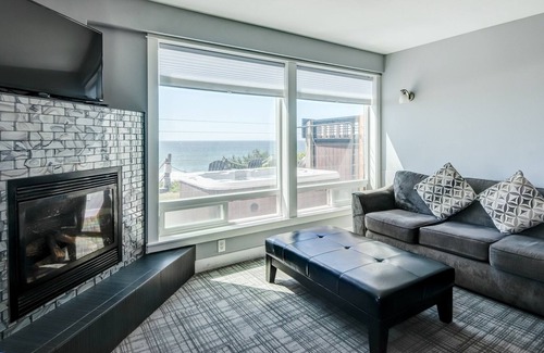 Logsden Apartment | Oceanview 2Bed with Jacuzzi & Dog-Friendly