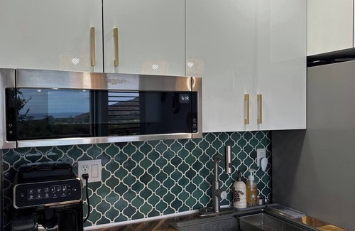 Makaha Apartment | Oceanview Apartment in Paradise. Car rent available