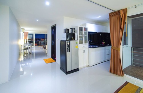 Patong Apartment | Oceanview Condminium D26, 100m2, 2 Balconies, Quiet