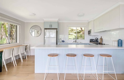 North Avoca House | "Oceanview Cottage" – Minutes to the Beach