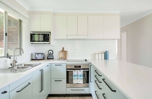 North Avoca House | "Oceanview Cottage" – Minutes to the Beach