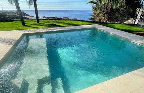 Complejo turistico Amarilla Golf Villa | Oceanview sea front Villa Casa de Nava with heated pool