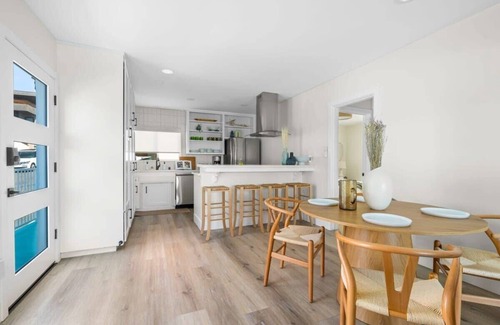 The Strand Apartment | Oceanview Suite | Steps from Ocean | King bed