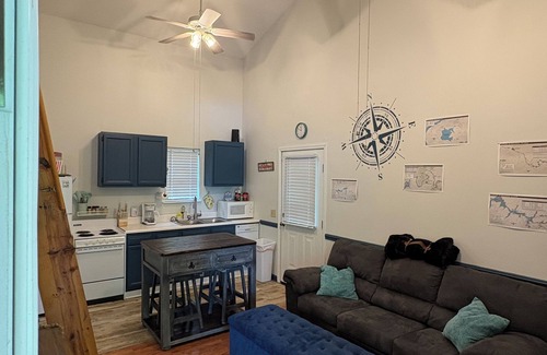 Benton Cabin | Ocoee Campin' - Loft cabin- sleeps 5