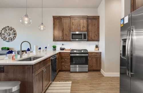 Santa Clara House | Ocotillo Springs Resort 63 | Sleeps 12, Private Hot Tub with BBQ, Ping Pong, and Resort Amenities