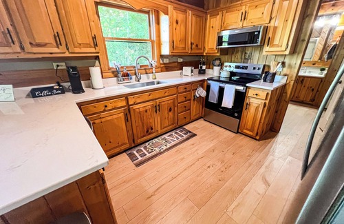 West Jefferson Cabin | October Adventures, High Country Comforts @ Mount Jefferson Vistas