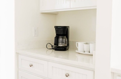 Demere Park House | October Special! Large family home w private pool!