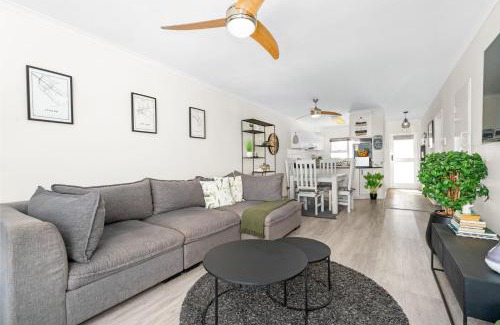 Strand Apartment | Odeon Towers 808