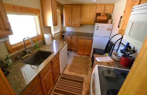 Estes Park Cabin | Odessa Gorge Cabin - 1 bedroom cabin - great views and summer pool